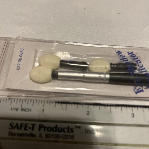 Targeted Placement Sponge Blending Eye Shadow Brush W/2 Extra Replacement Tips N - Picture 4 of 10